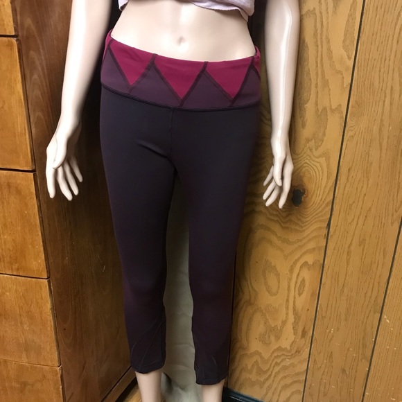 Lululemon Run Inspire Crop Burgundy Size 8 - Picture 7 of 13